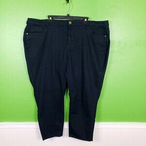 Lane Bryant Women's Plus Size Dark Wash High Rise Denim Stretchy Capri's Size 28